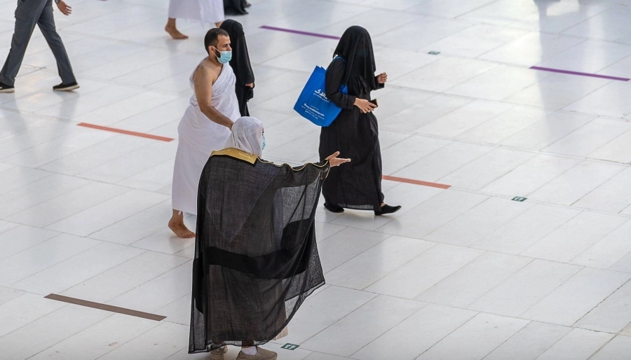 توجيه المعتمرين وإرشادهم 