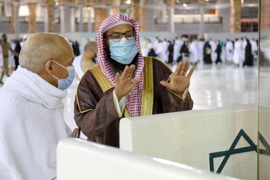 توجيه المعتمرين وإرشادهم 