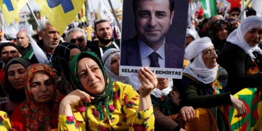 






أتراك يرفضون محاكمة الزعيم الكردي