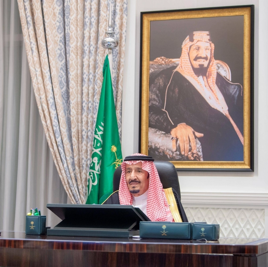 






الملك سلمان مترئسا جلسة المجلس عبر الاتصال المرئي                (واس)