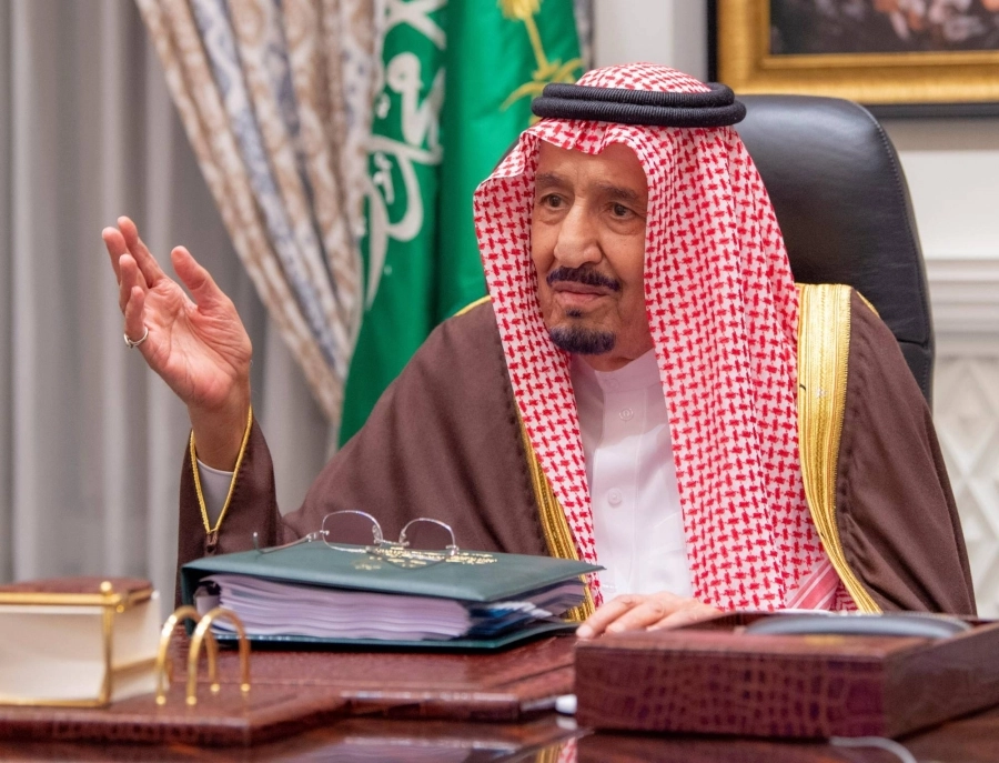 






الملك سلمان خلال ترؤسه الاجتماع عبر الاتصال المرئي                                          (واس)
