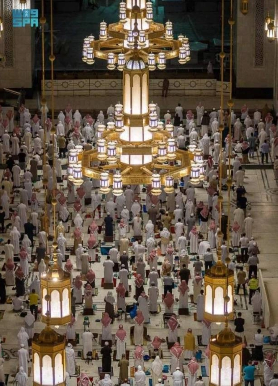 جانب من إنارة المسجد الحرام الداخلية (مكة)