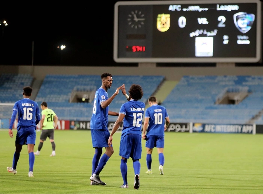 






فرحة الهلال بهدف في المباراة الماضية أمام أجمك                                                                                (نواف الجبني)