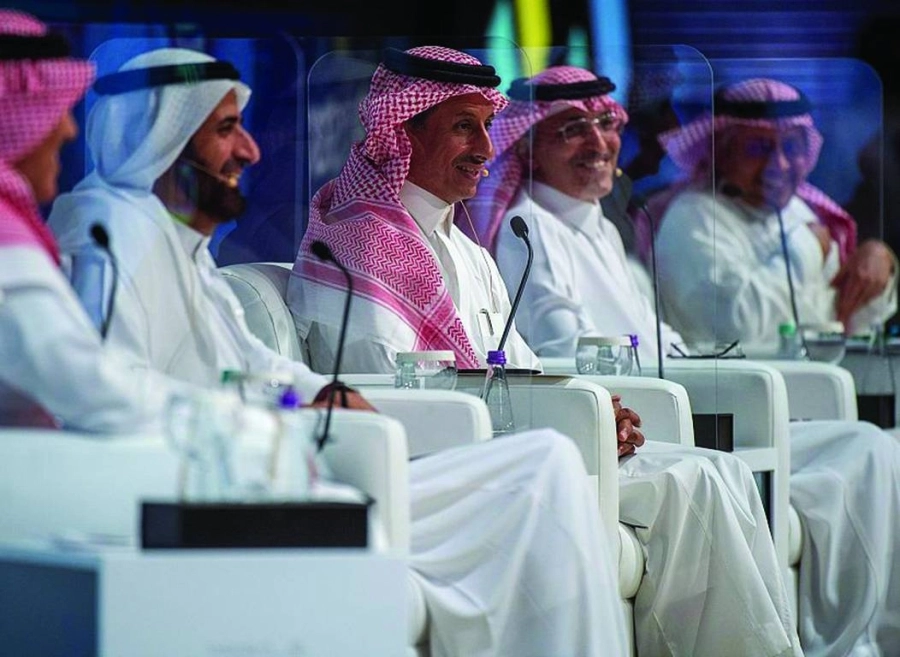 المشاركون في جلسة «رؤية 2030 تصنع فرص المستقبل (مكة)