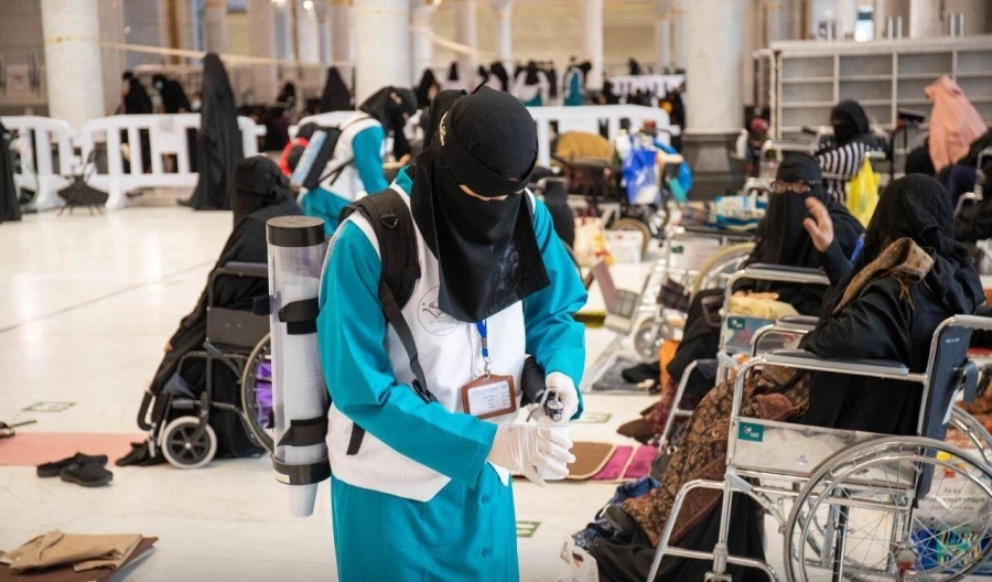 






من توزيع العبوات على المصليات                                                                                   (مكة)