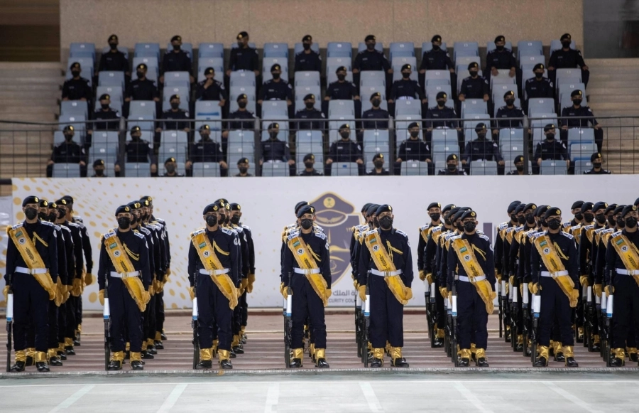 من العرض العسكري للخريجين    (مكة)