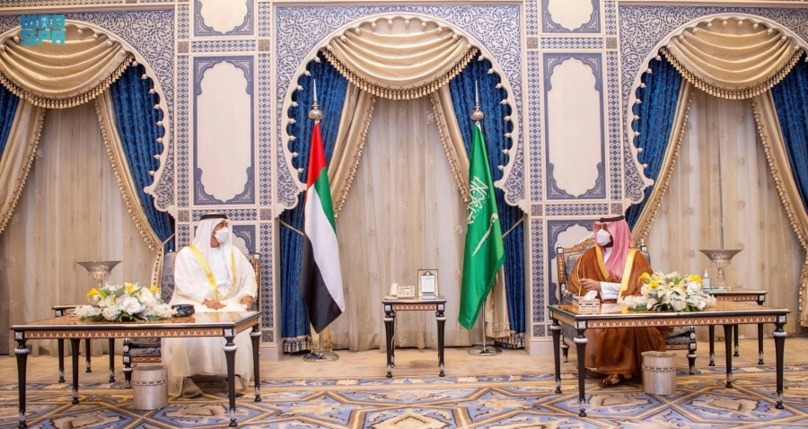 ولي العهد يجتمع بولي عهد أبو ظبي ويستعرضان العلاقات الثنائية بين البلدين