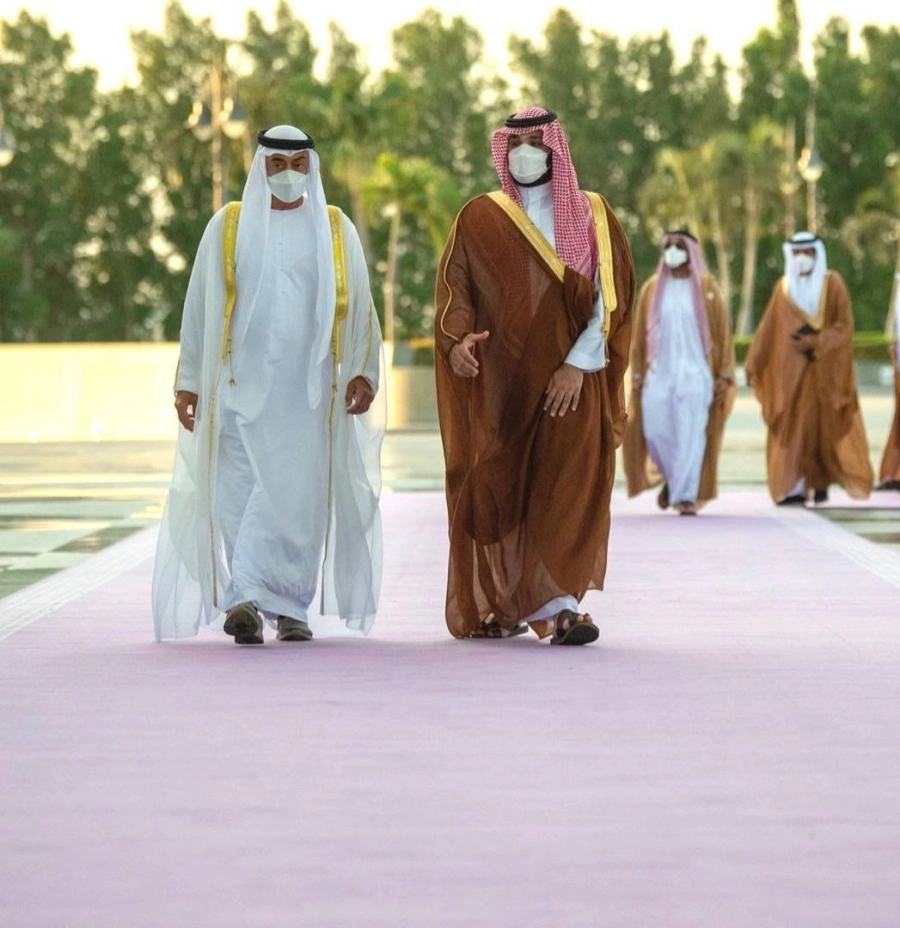 المملكة تختار اللون البنفسجي لوناً لسجاد مراسم استقبال ضيوفها وزائريها (واس)