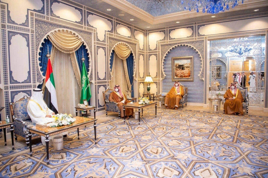 ولي العهد خلال اجتماعه مع محمد بن زايد في جدة (واس)