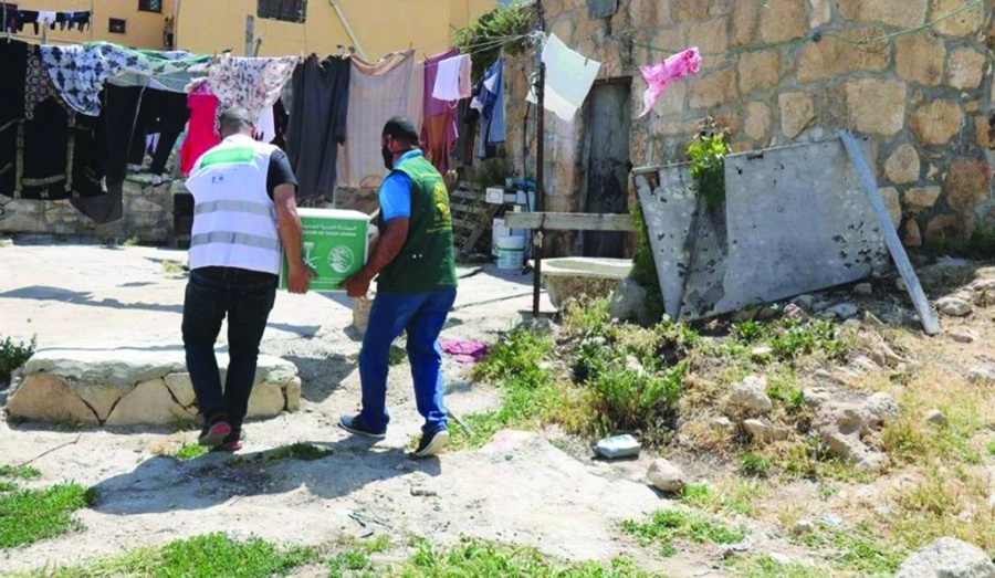 مركز الملك سلمان يوزع السلال الرمضانية في فلسطين (مكة)