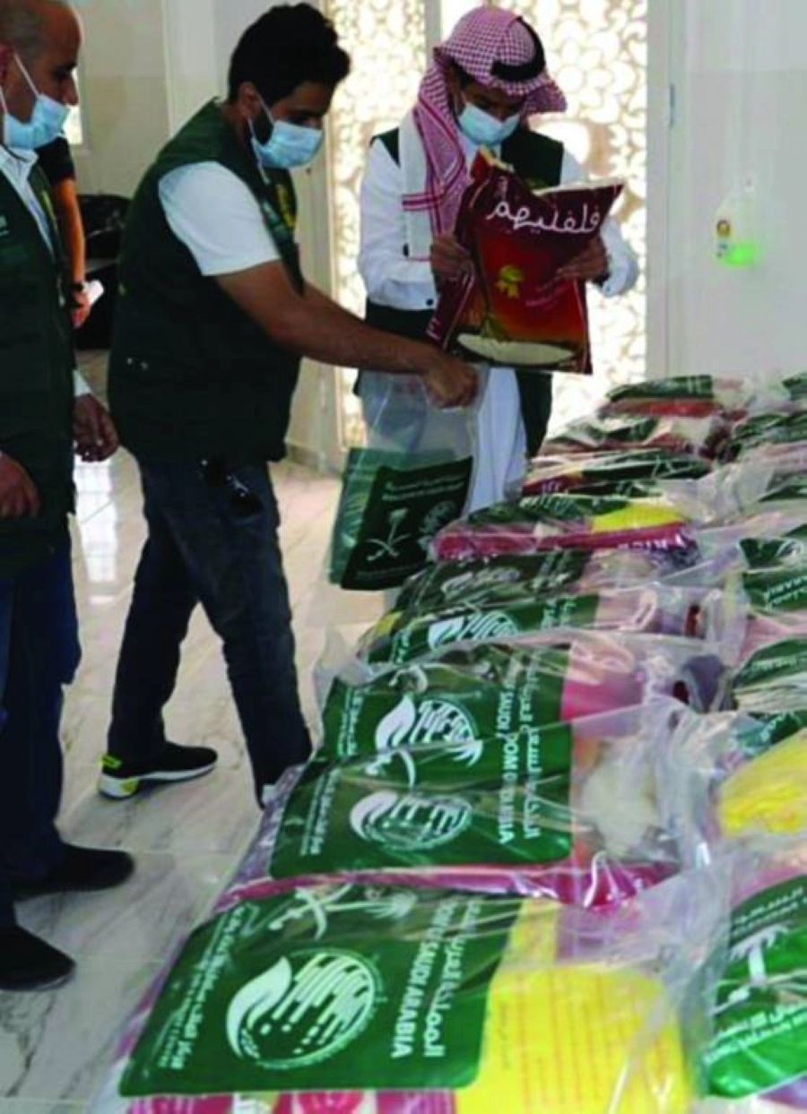 من توزيع زكاة الفطر في الدول الثلاث                                                  (مكة)