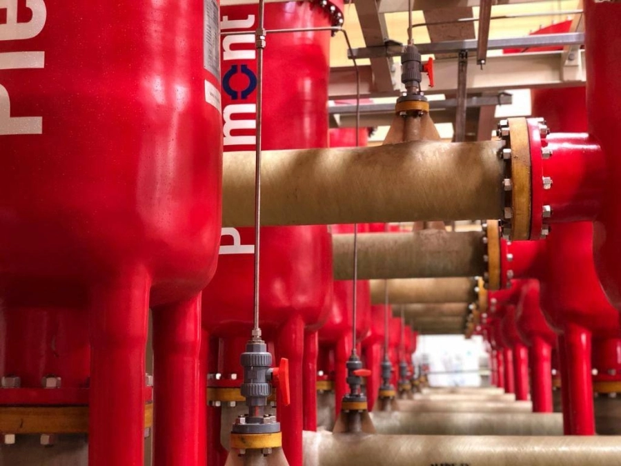 من داخل إحدى محطات تحلية المياه (التحلية)