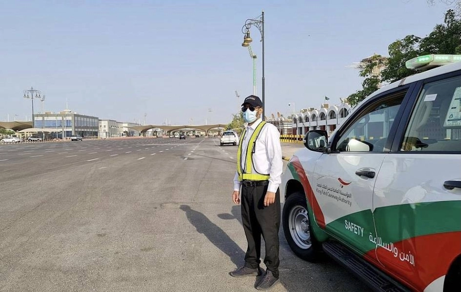 جسر الملك فهد.. مبادرات توعوية تتزامن مع رفع قيود السفر (واس)