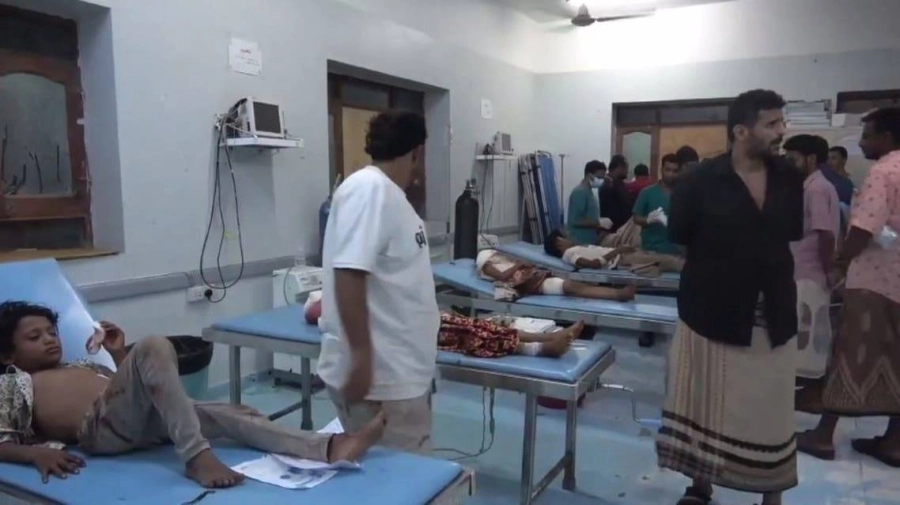 






المصابون في سوق الحديدة بقصف طائرة مسيرة حوثية                    (مكة)