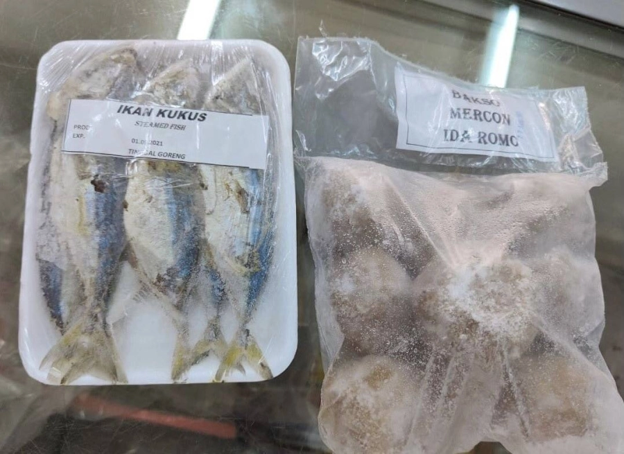 أمانة جدة تتلف مواد غذائية مجهولة المصدر