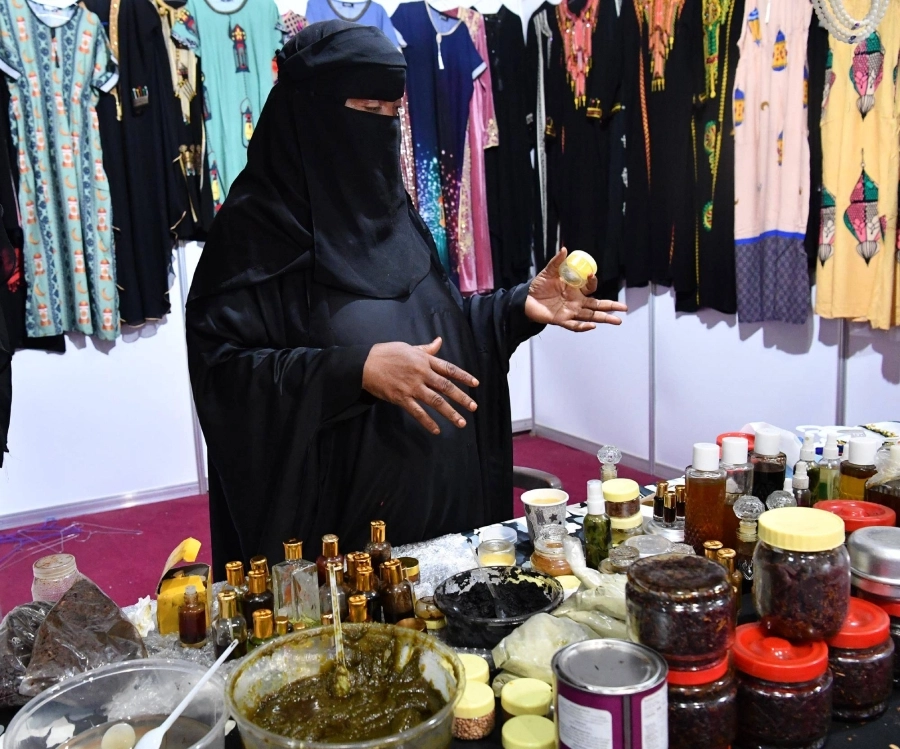 






من معروضات ركن الأسر المنتجة                                                                                                           (مكة)