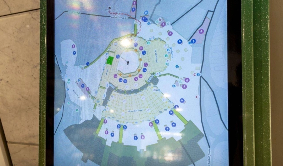 الشاشة التفاعلية  تعرض خرائط الإرشاد المكاني         (مكة)
