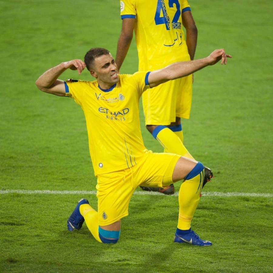 حمدالله محتفلا بهدفه الثاني أمس