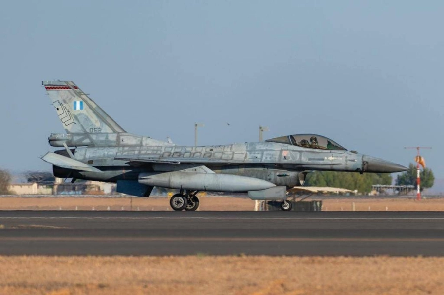 من وصول القوات الجوية اليونانية (مكة)