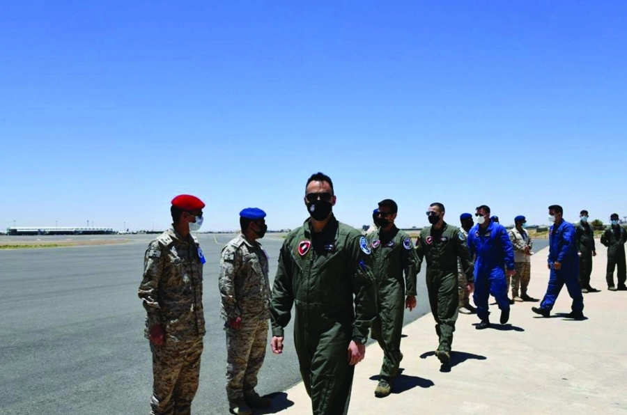 






جانب من وصول القوات الجوية اليونانية                                   (مكة)