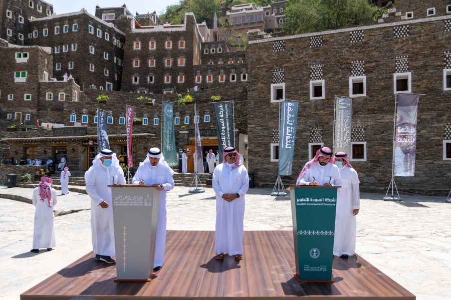 تركي بن طلال خلال حضوره توقيع مذكرة التفاهم                                                            (مكة)