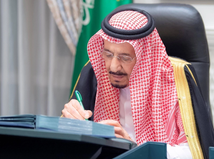 






 خادم الحرمين خلال ترؤسه جلسة مجلس الوزراء