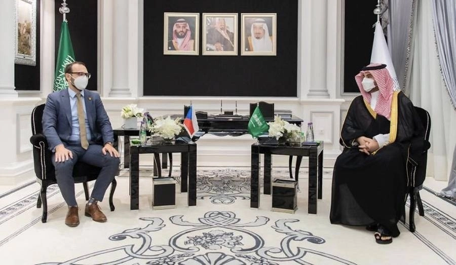 نائب وزير الدفاع يلتقي نائب وزير الدفاع للتعاون الصناعي الدفاعي التشيكي (واس)