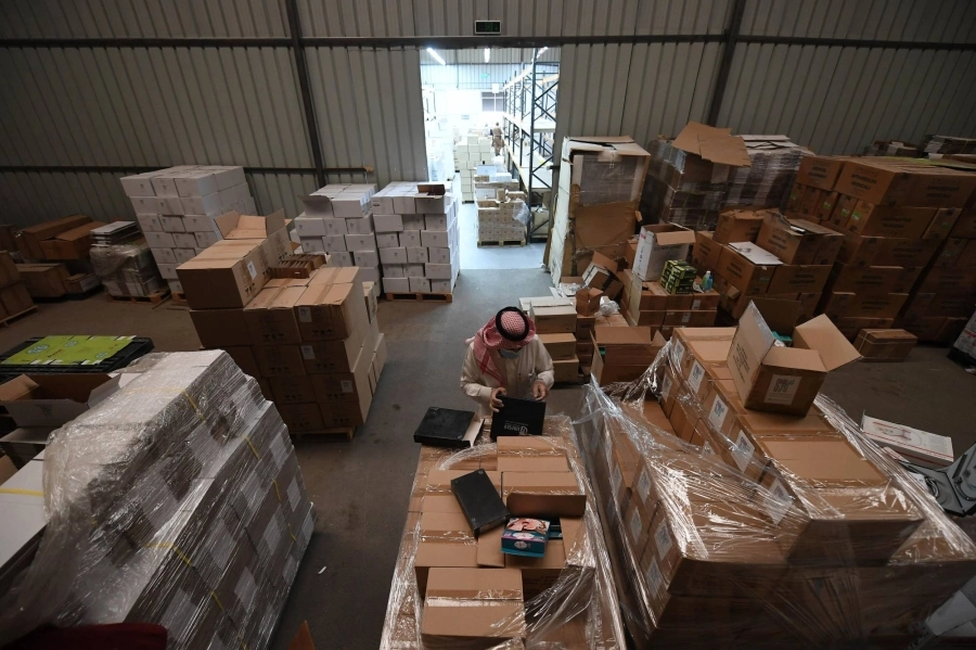 أجهزة طبية مستعملة ضبطت داخل المستودع (مكة) 