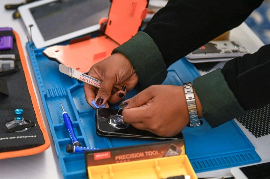 من دورة صيانة الجوالات (مكة)