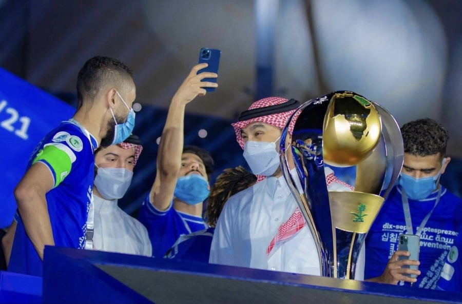 وزير الرياضة يتوج الهلال بلقب دوري كأس الأمير محمد بن سلمان للمحترفين (واس)
