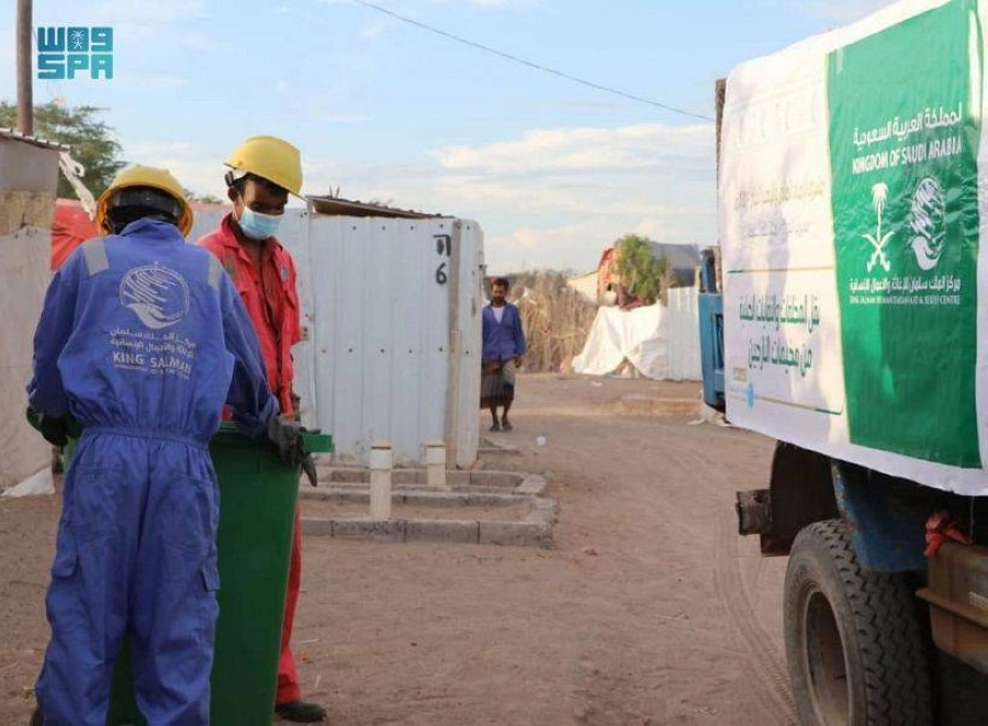 سيارات المركز تواصل الإصحاح البيئي (واس)