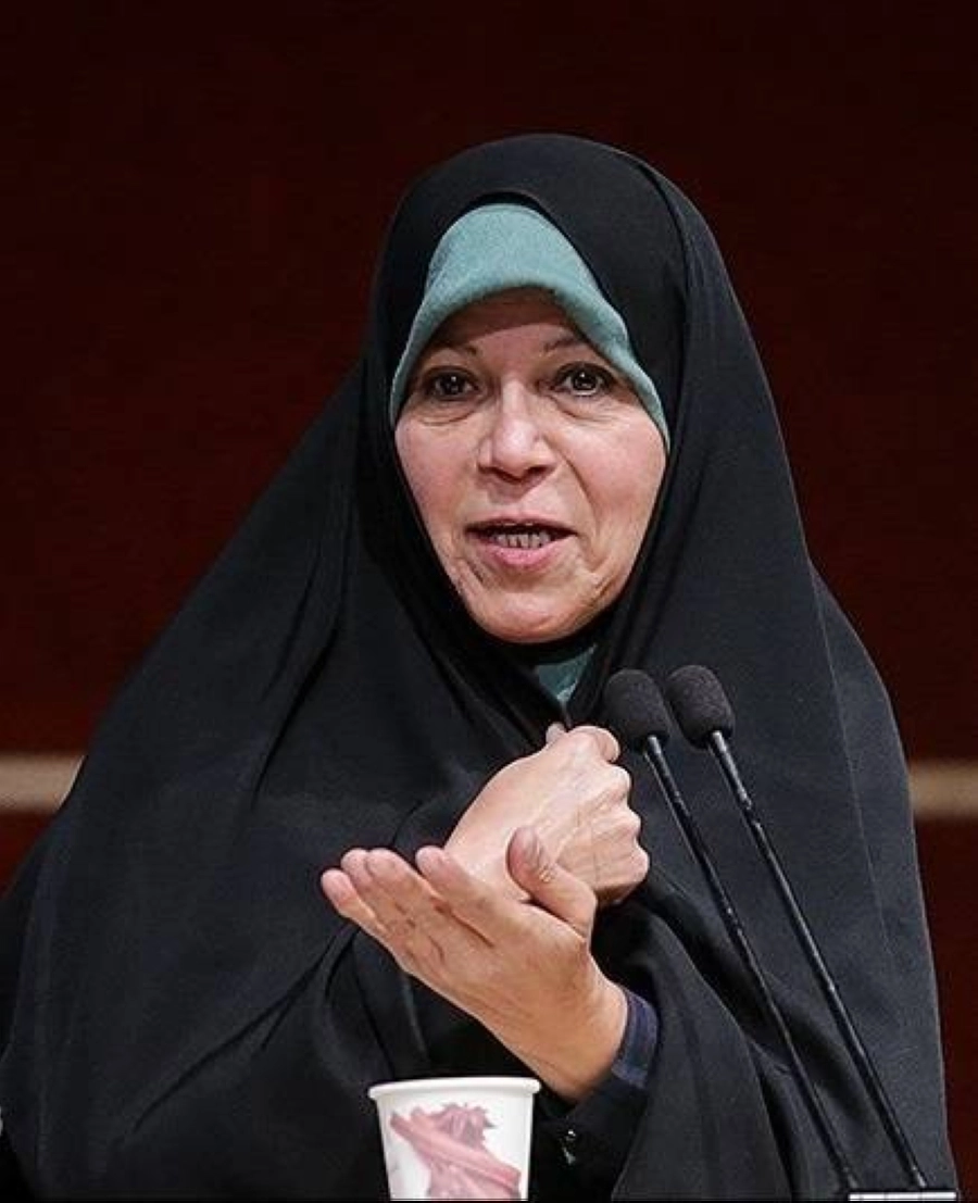 فائزة رفسنجاني             (مكة)