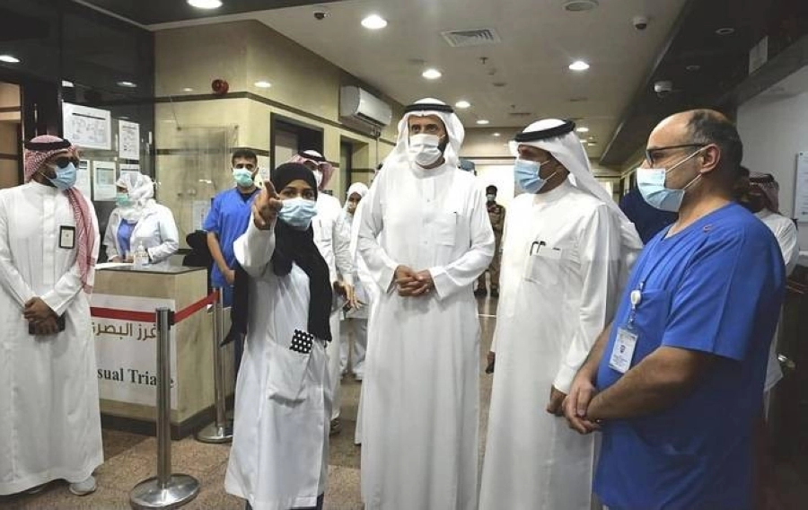 وزير الصحة يدشن مركز لقاحات كورونا بالصالة الرياضية لملعب الأمير عبدالله الفيصل (واس)