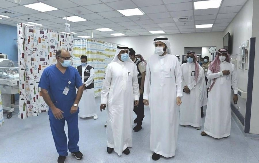 وزير الصحة يدشن مركز لقاحات كورونا بالصالة الرياضية لملعب الأمير عبدالله الفيصل (واس)