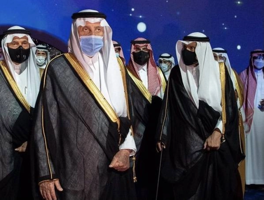 أمير مكة المكرمة يفتتح معرض المشروعات الرقمي ويكرم الفائزين بجائزة مكة للتميز (واس)