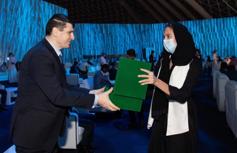 استقبال السفراء وزيارتهم 