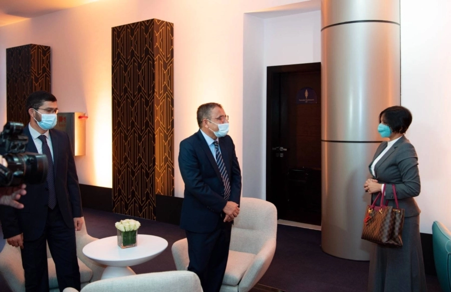 استقبال السفراء وزيارتهم 