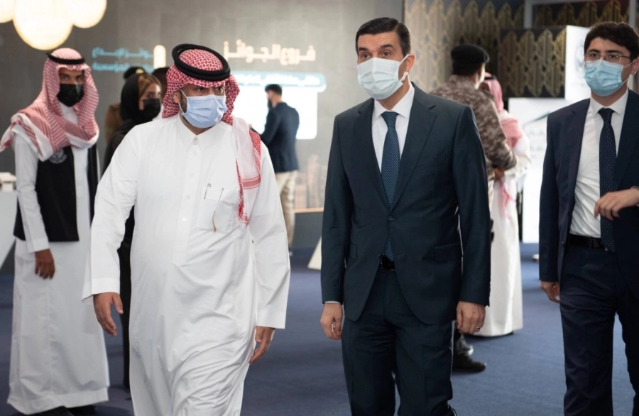 استقبال السفراء وزيارتهم 