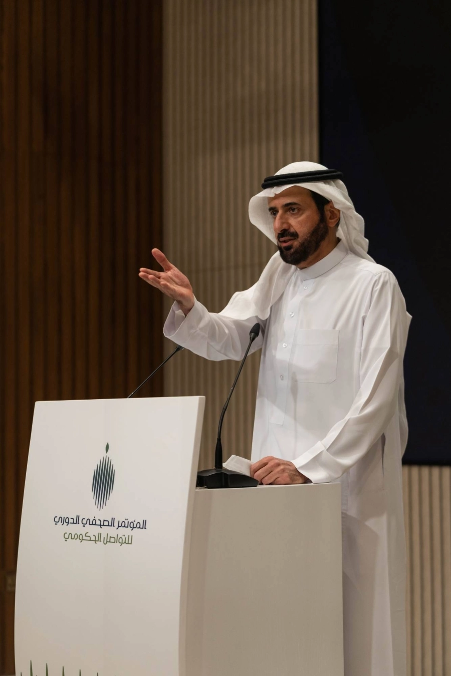 توفيق الربيعة متحدثا خلال المؤتمر الصحفي     (مكة)