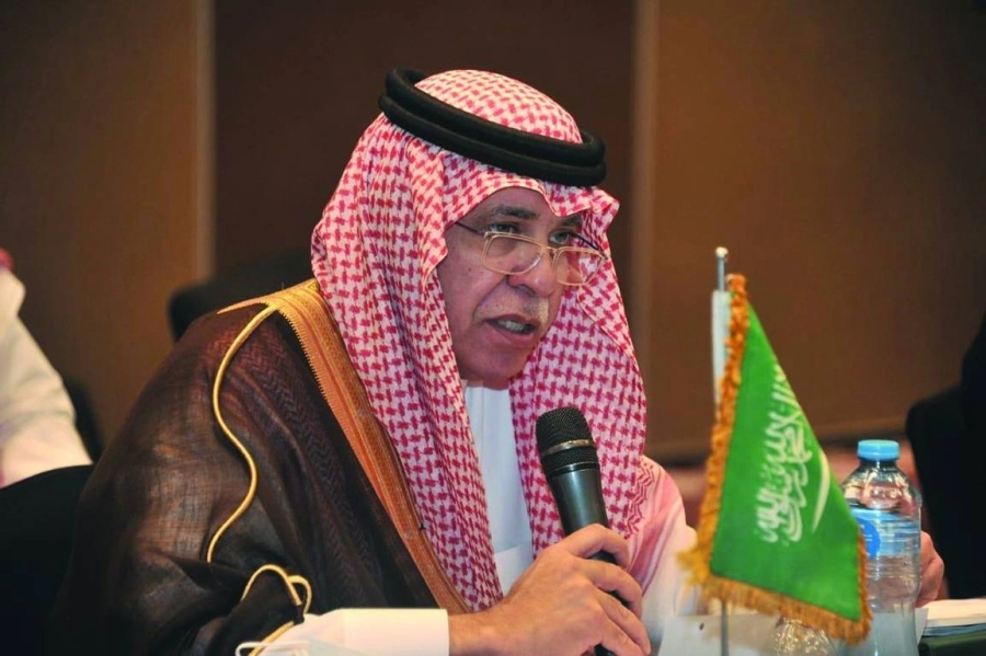 القصبي متحدثا في الاجتماع                                    (مكة)