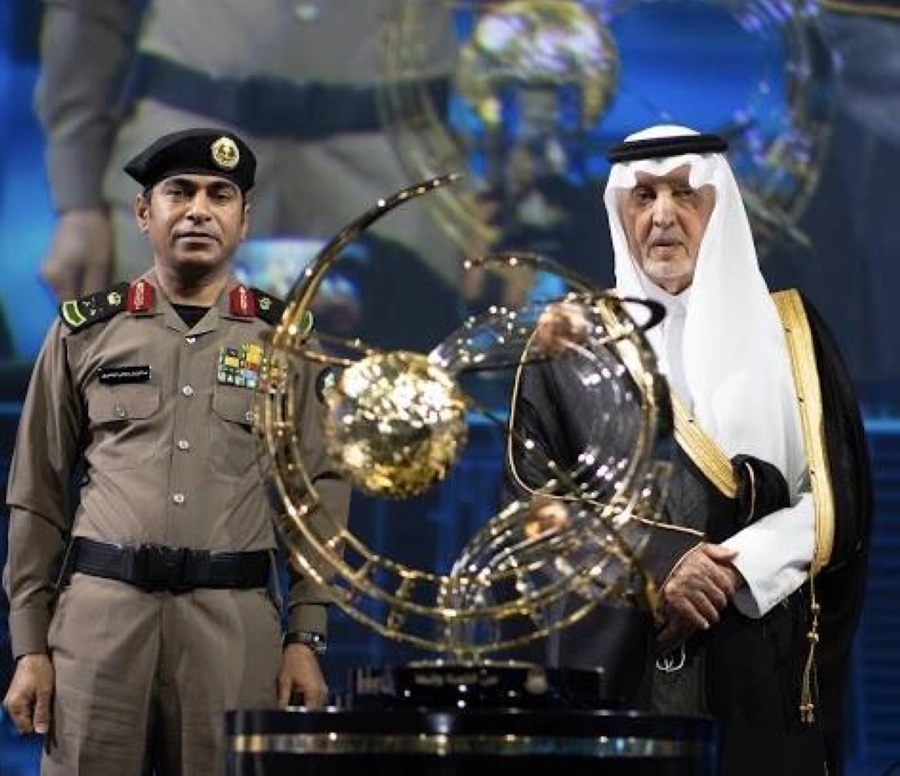 خالد الفيصل يتوج الفائزين الستة في مسابقة تحدي أيام مكة للبرمجة والذكاء الاصطناعي