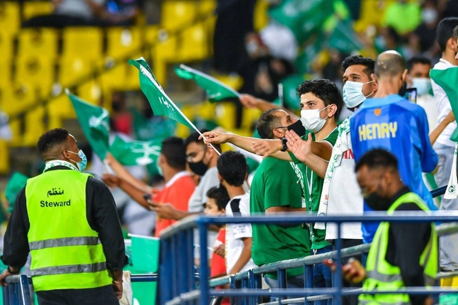 جمهور آزر الأخضر أمس                                          (مكة)