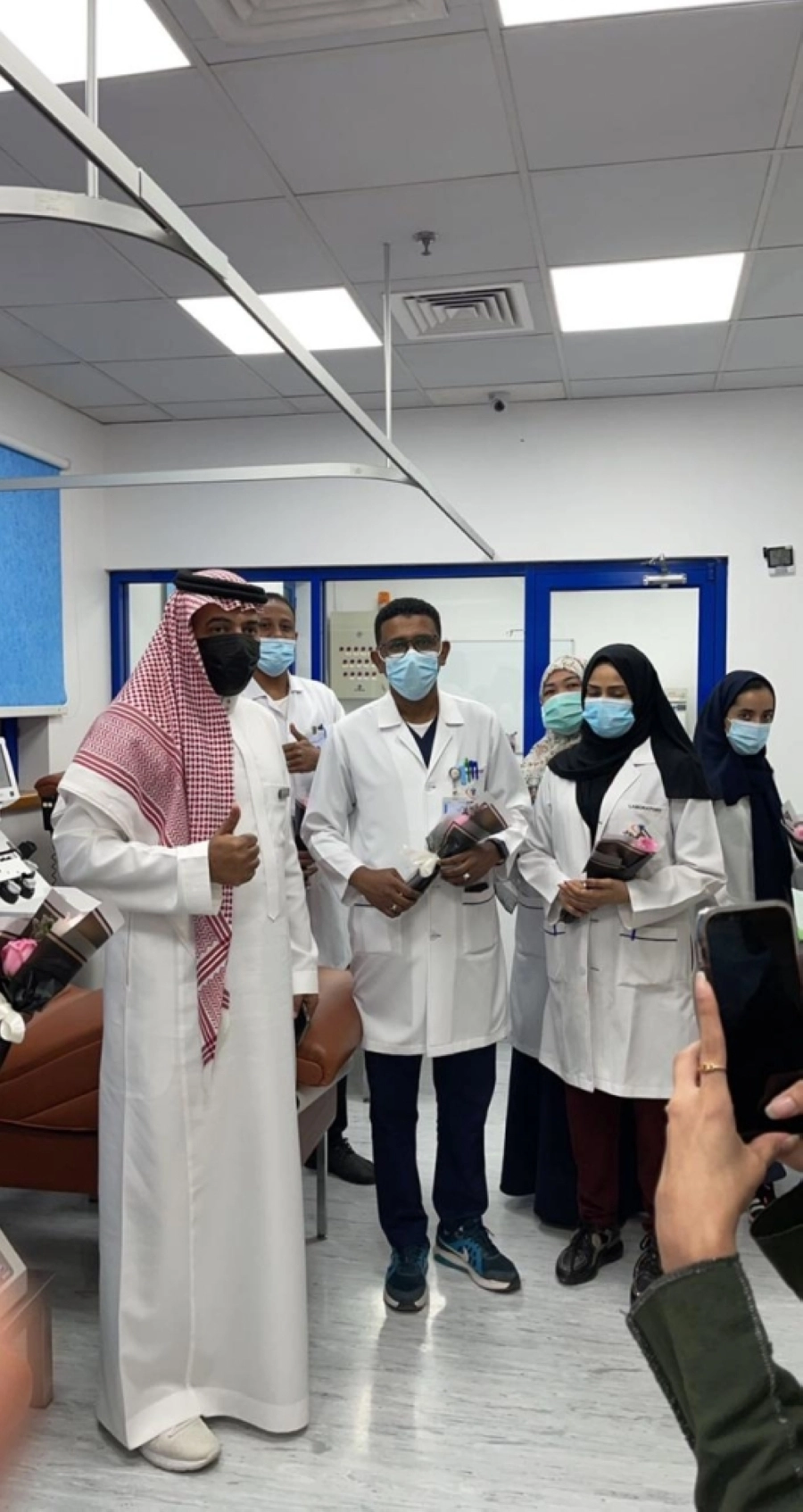 معتق الشهراني خلال مشاركته في حملة التبرع (مكة)