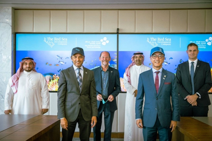 جانب من توقيع الاتفاقية