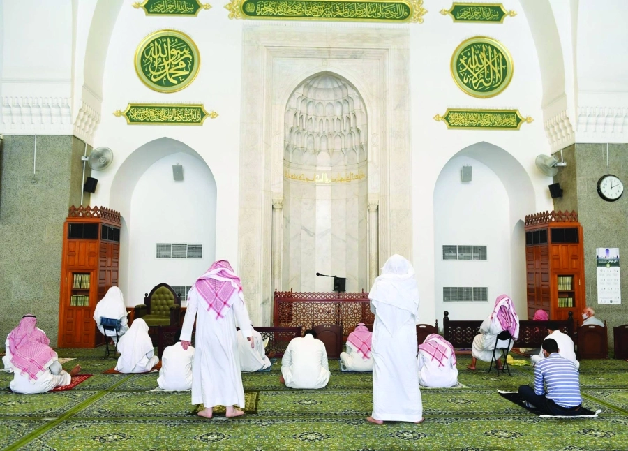 مصلون بمسجد قباء يحافظون على التباعد الاجتماعي (مكة)