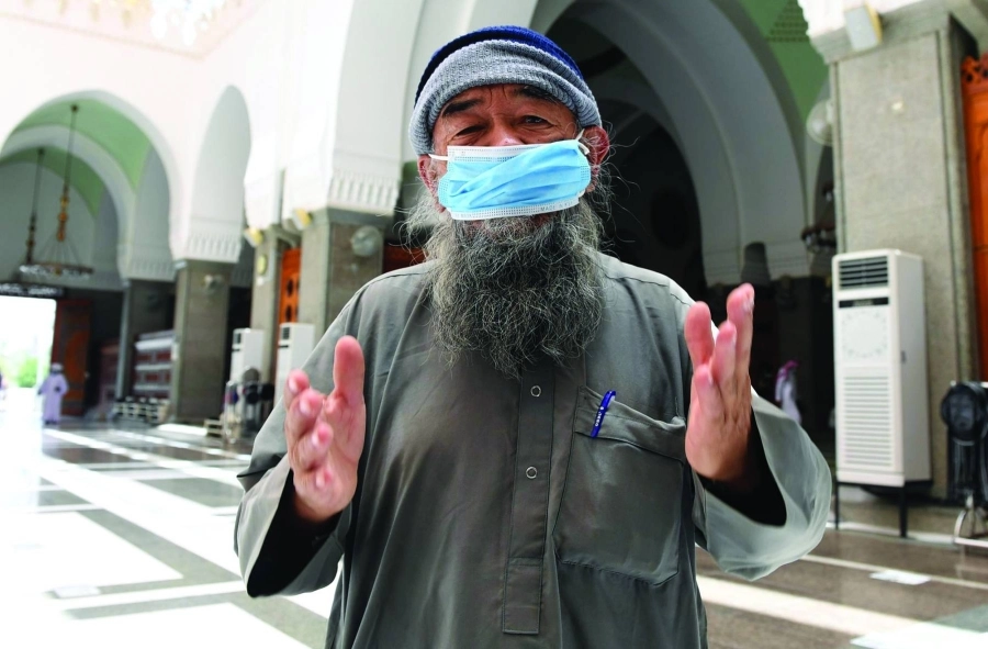 



مصل يبتهل بالدعاء                                         (مكة)