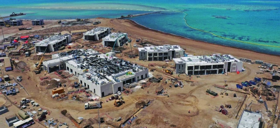 عمليات إنشاء المرافق المدنية والتجارية لأكثر من 14 ألف موظف وموظفة في مشروع البحر الأحمر، حيث تضم 18 مبنى سكنيا، و200 فيلا، وعدة وحدات سكنية فاخرة، لتوفير الراحة والرفاهية للموظفين أثناء إقامتهم.
