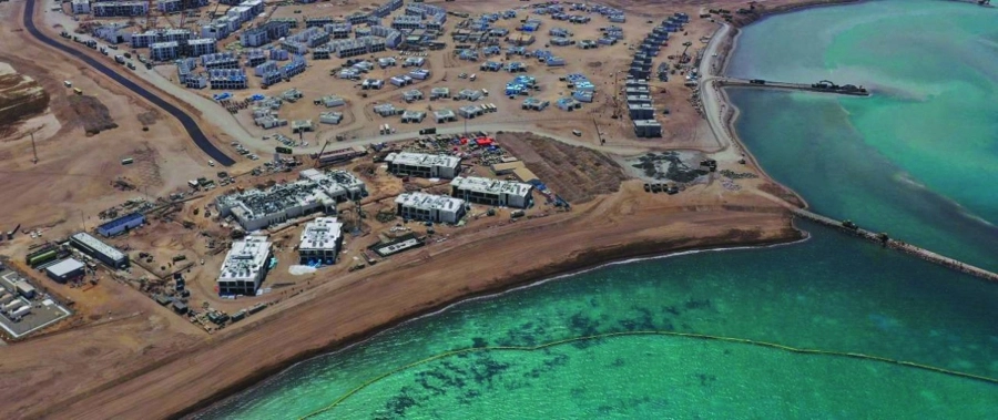 عمليات إنشاء المرافق المدنية والتجارية لأكثر من 14 ألف موظف وموظفة في مشروع البحر الأحمر، حيث تضم 18 مبنى سكنيا، و200 فيلا، وعدة وحدات سكنية فاخرة، لتوفير الراحة والرفاهية للموظفين أثناء إقامتهم.
