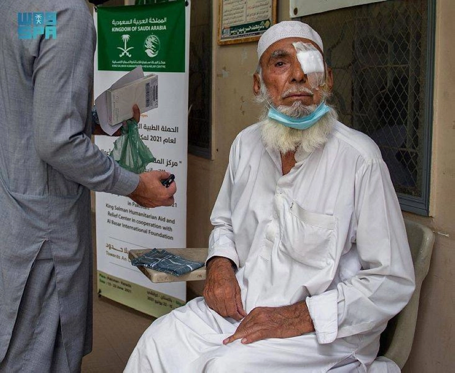 باكستاني اجرى عملية جراحية ضمن الحملة (واس)