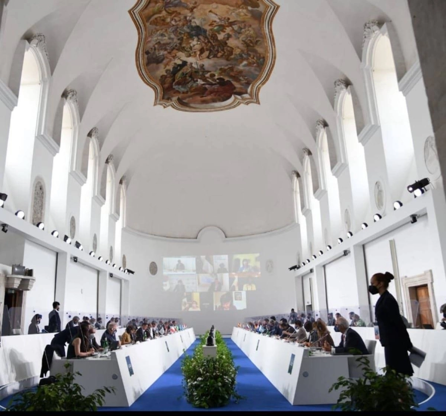 حضور الاجتماع